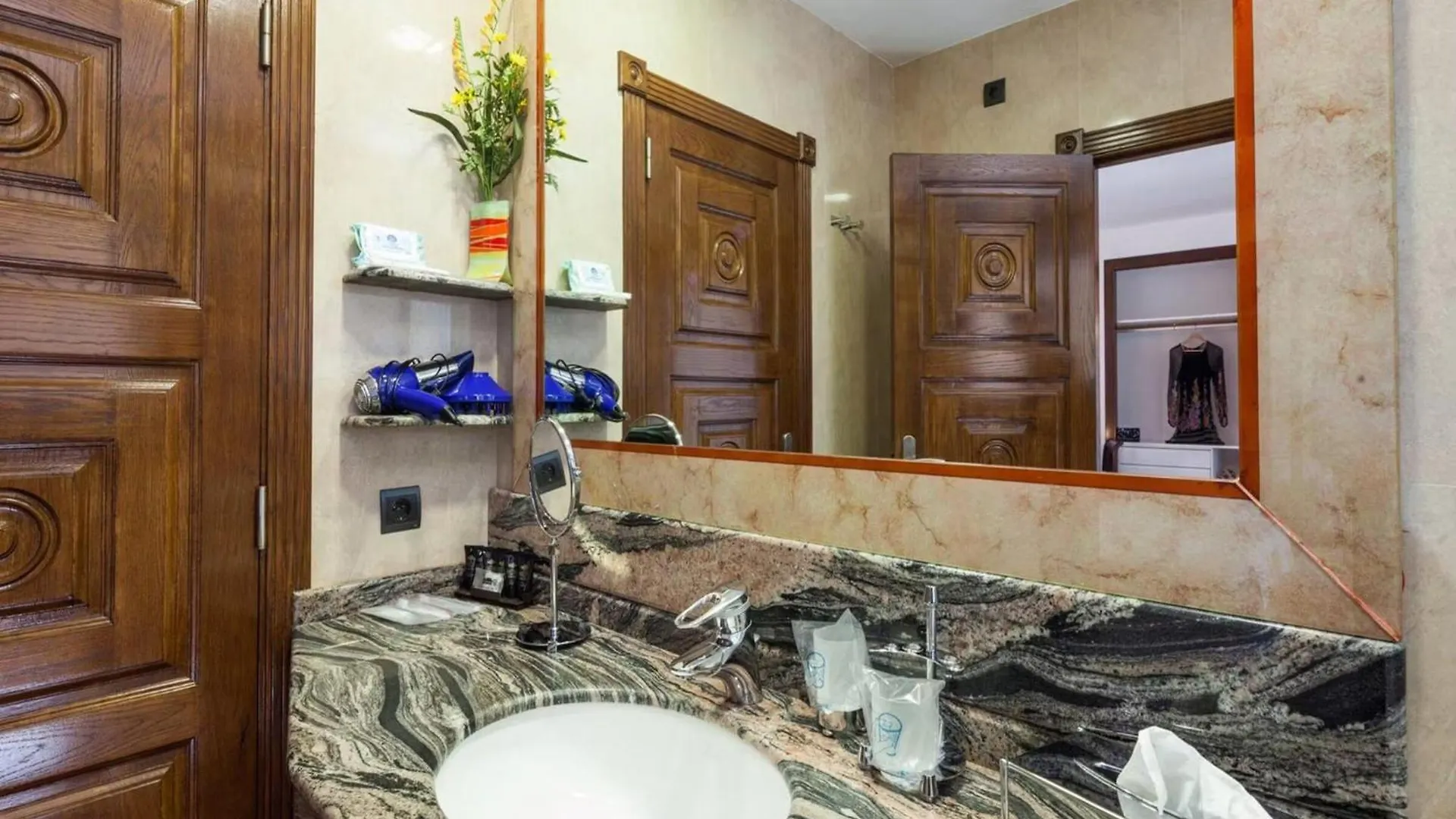 Unique Villa With Outdoor Hot Tub Sant Jordi de ses Salines إسبانيا